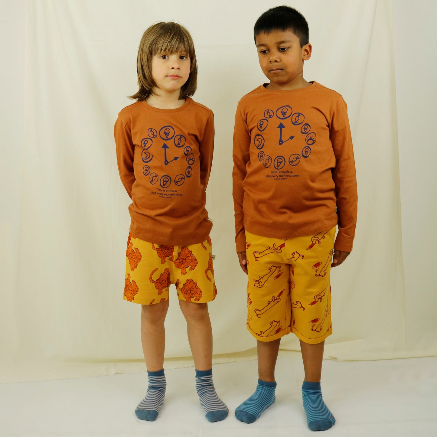 Dackel Billy bei Beach Unisex Bermuda