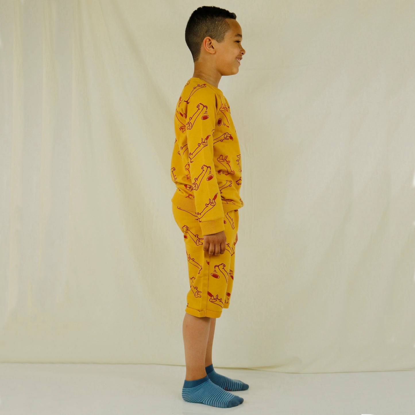 Dackel Billy bei Beach Unisex Bermuda