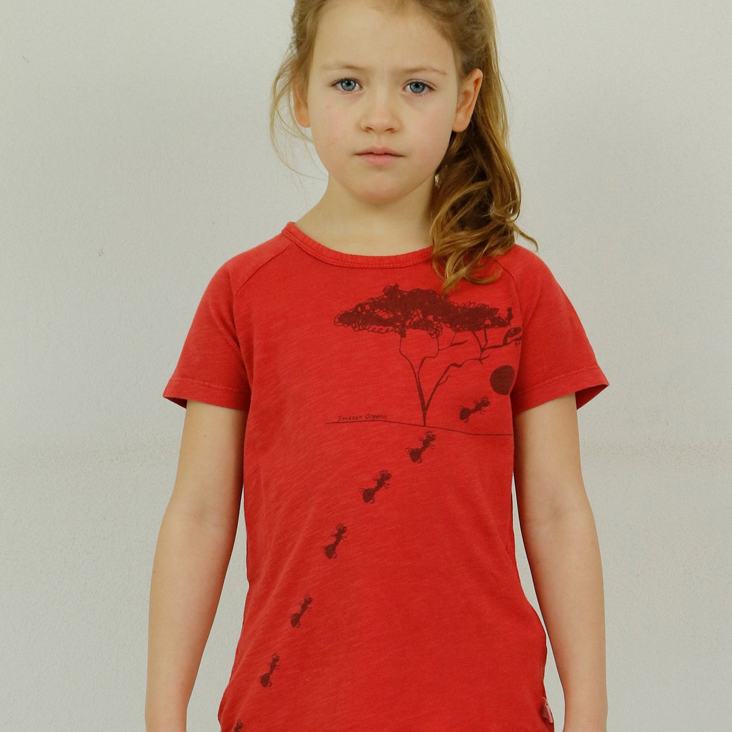Akazienbaum im Safari-Kurzarm gebackenes rotes T-Shirt